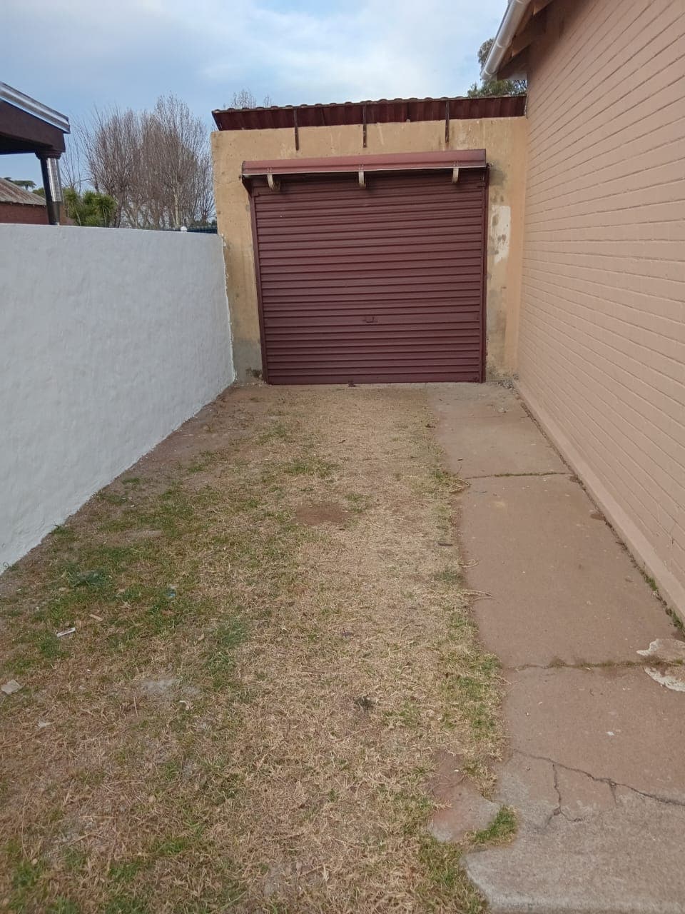 Sinqobile Construction Brick wall and painting in Kempton Park - Professional construction work