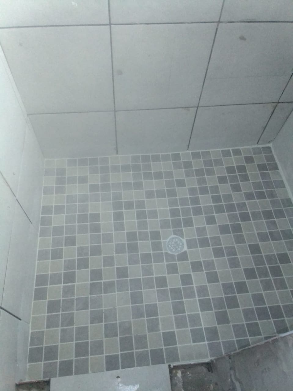 Sinqobile Construction Bathroom tiling service in Springs - Professional construction work